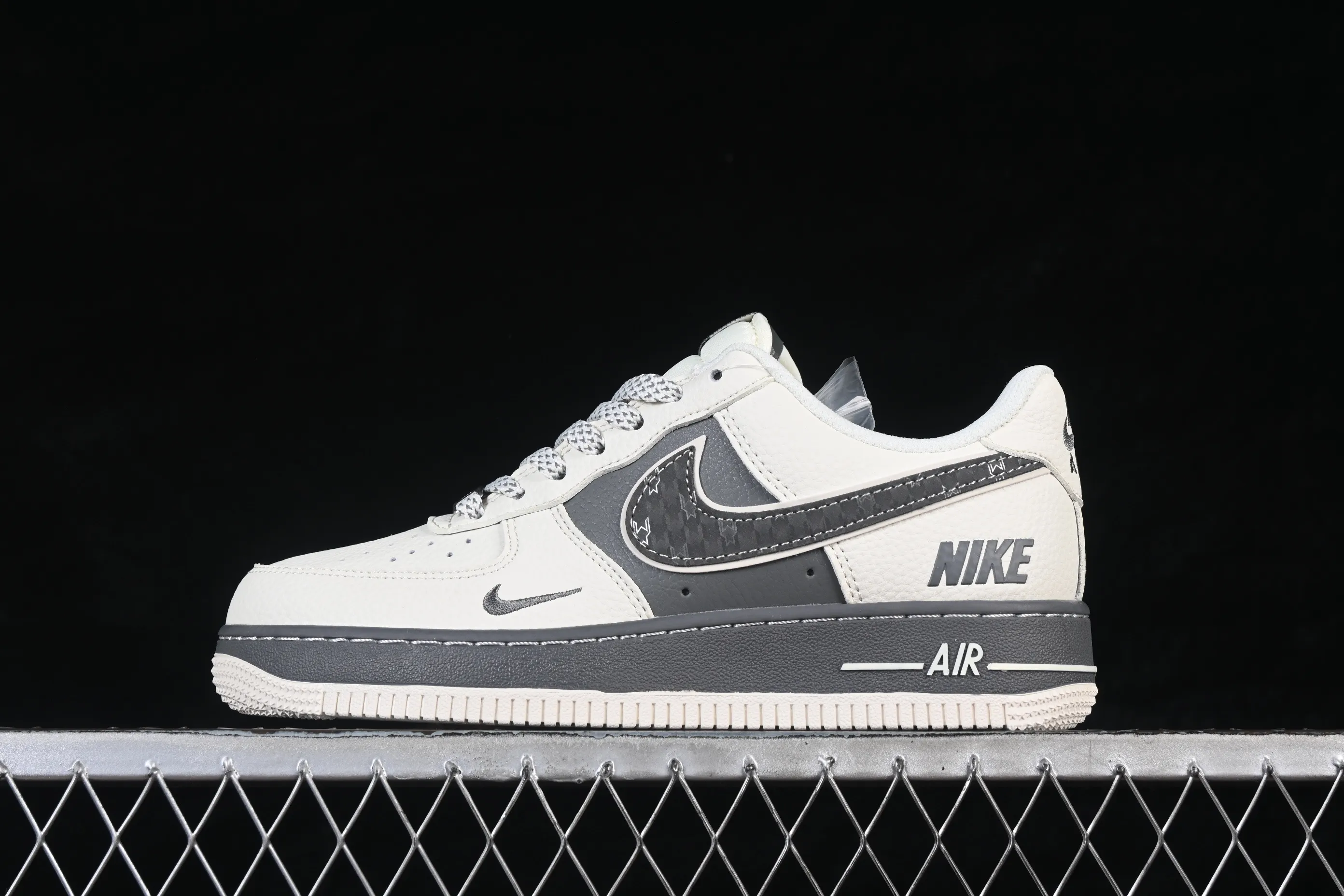 All categories Nk Air Force 1 Air Force series Nk Air Force 1 Low Air Force low-top Nike Air Force 1'07 Low off-white and dark gray Air Force 1 low-top casual sneakers SM6668-107